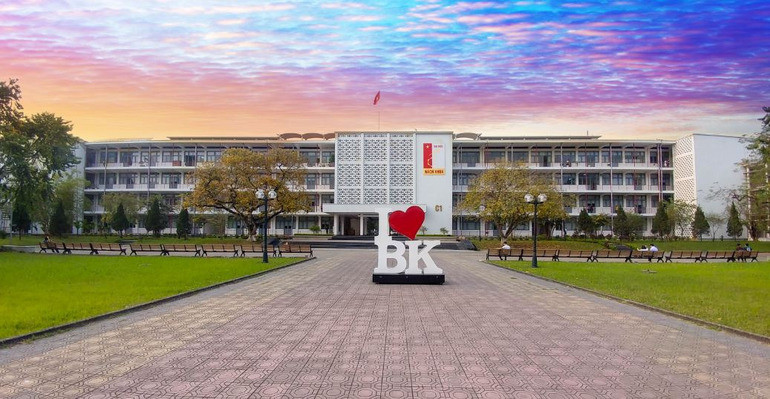 Cổng chính Trường Đại học Bách khoa Hà Nội