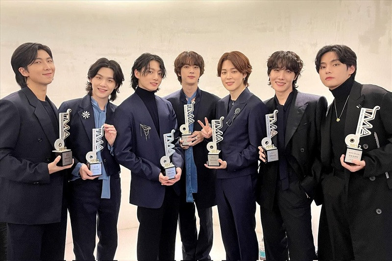 Cộng đồng fan ARMY cổ vũ cho BTS tại concert