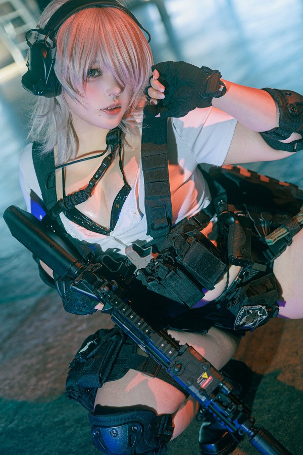 Coser diện váy ngắn phong cách anime cực hút mắt