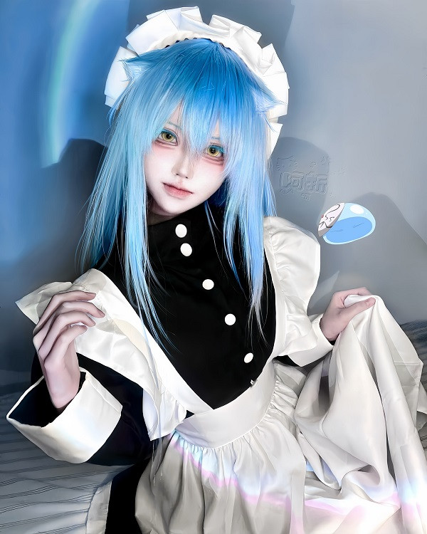 Cosplay Rimuru tạo dáng thể hiện quyền năng tối thượng của Ma Vương