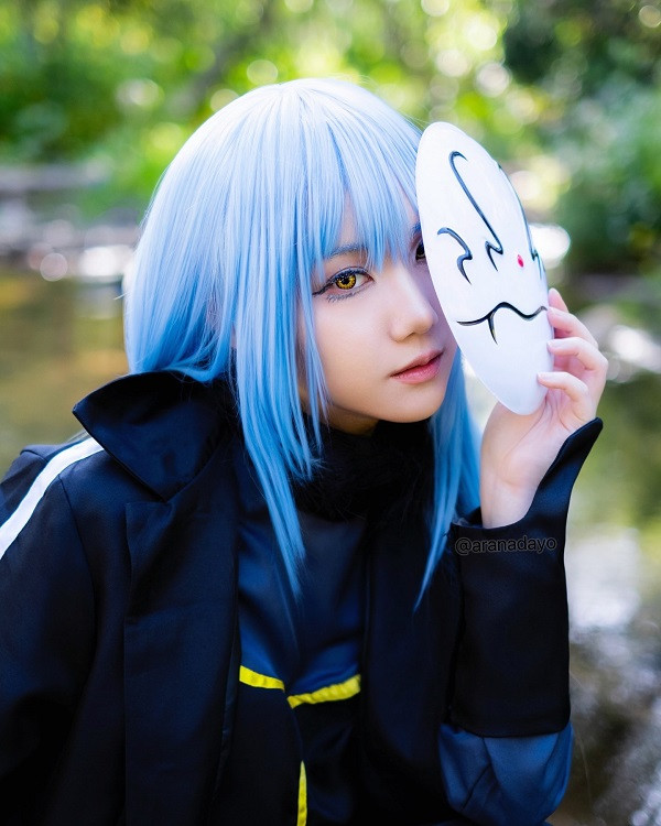 Cosplay Rimuru với bộ tóc xanh đặc trưng của nhân vật