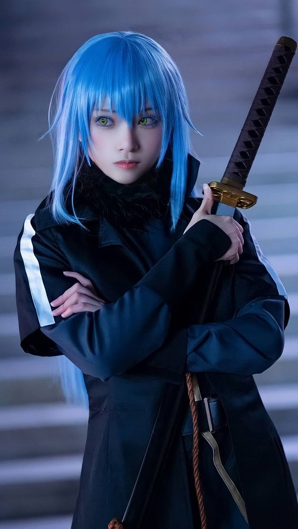 Cosplay Rimuru với bộ trang phục được thiết kế lộng lẫy và cầu kỳ