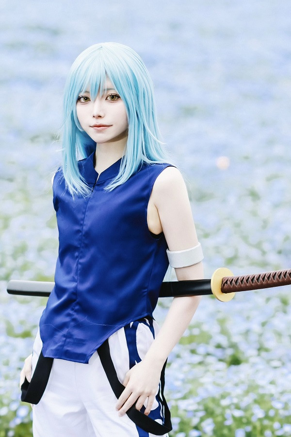 Cosplay Rimuru với phong thái tự tin và chuẩn 'tổng tài'