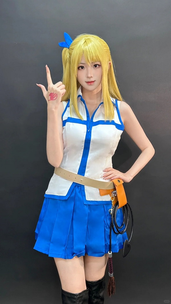 Cosplayer hóa thân Lucy với biểu cảm xuất thần và chân thực