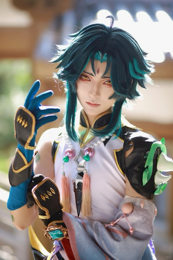 Cosplayer tái hiện chi tiết trang phục và khí chất Yaksha của Xiao