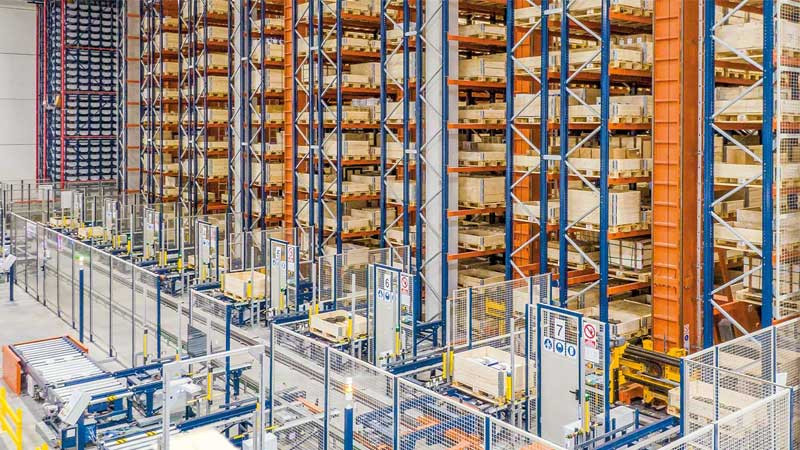 Dây chuyền sản xuất tự động trong nhà máy, một ứng dụng điển hình của bộ điều khiển PLC trong lĩnh vực công nghiệp