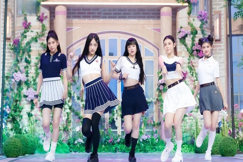 Đội ngũ sản xuất lên kế hoạch cho sản phẩm âm nhạc ra mắt (Debut)