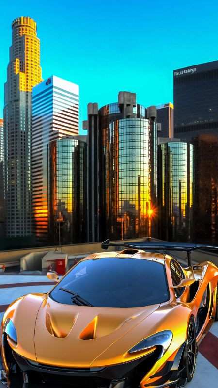 Đuôi xe Lamborghini màu vàng nổi bật