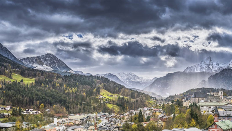 Đường mòn núi vào buổi bình minh