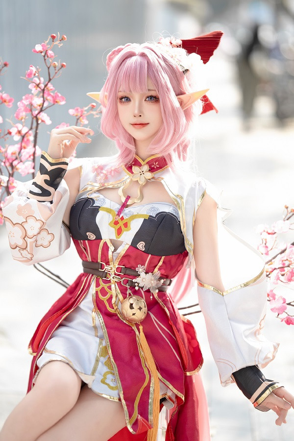 Gái xinh cosplay anime với nụ cười đốn tim