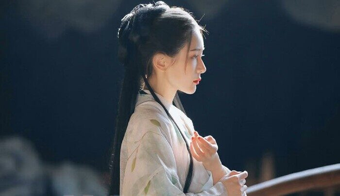 Gái xinh TikTok hóa thân cổ trang với vẻ đẹp trầm buồn