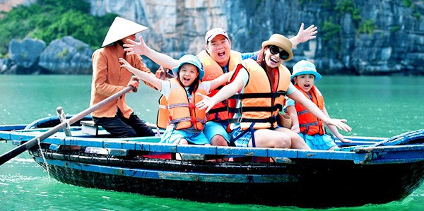 Gia đình cùng nhau vui chơi và khám phá khi đi du lịch tại Ninh Bình