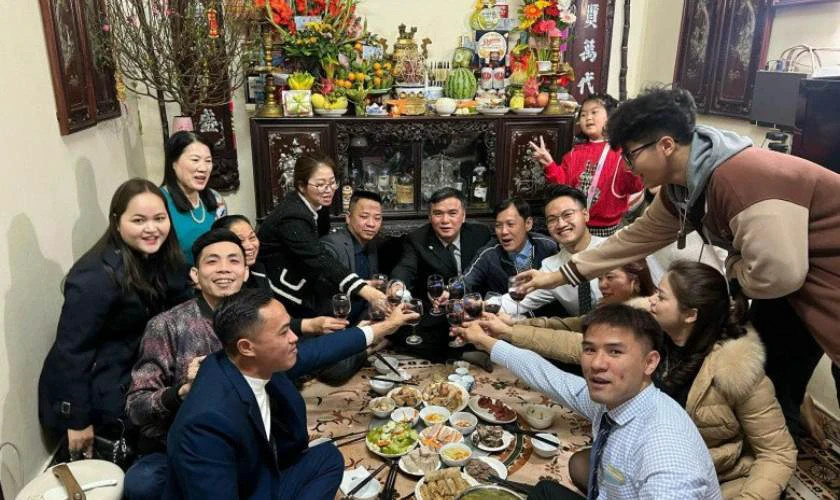 Gia đình đông anh em quây quần với nhau ngày Tết