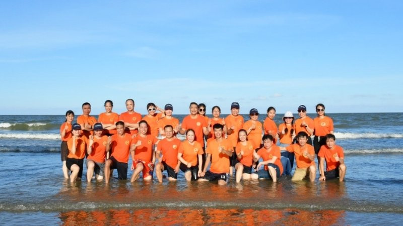 Gia đình hạnh phúc trong chuyến du lịch cùng nhau