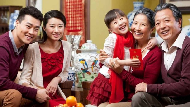 Gia đình nhỏ hạnh phúc trong khung hình ấm áp