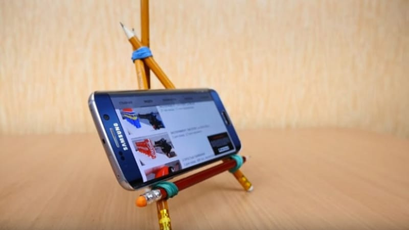 Giá đỡ điện thoại tự làm từ que kem, một sản phẩm STEM đơn giản