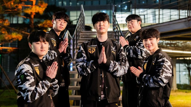 Giao diện chọn tướng trong các giải đấu LMHT chuyên nghiệp, nơi các đội phải đưa ra lựa chọn chiến thuật dưới quy tắc Fearless Draft.