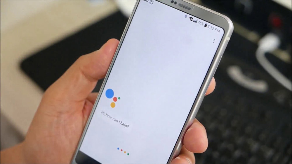 Giao diện Google Assistant trên màn hình điện thoại Android từ các hãng khác ngoài Google