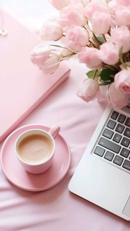 Góc làm việc chill và thơ mộng dành cho nàng với tulip