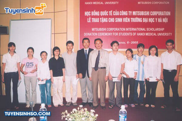 Góc nhìn yên tĩnh bên trong khuôn viên Đại học Y Hà Nội