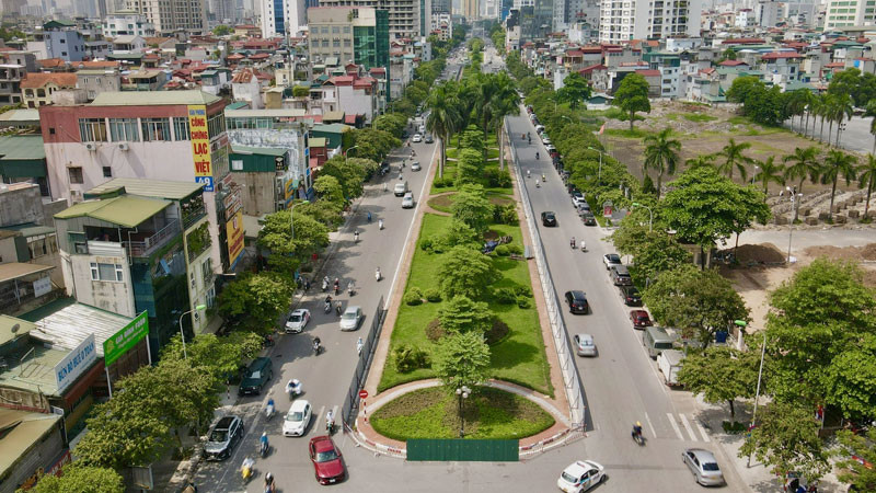 Góc phố Hàng Mã ngày Tết ở Hà Nội, rực rỡ sắc màu trong ảnh đường phố lễ hội.