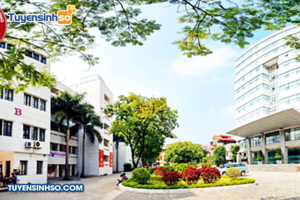 Hành lang hiện đại bên trong trường Đại học Ngoại thương