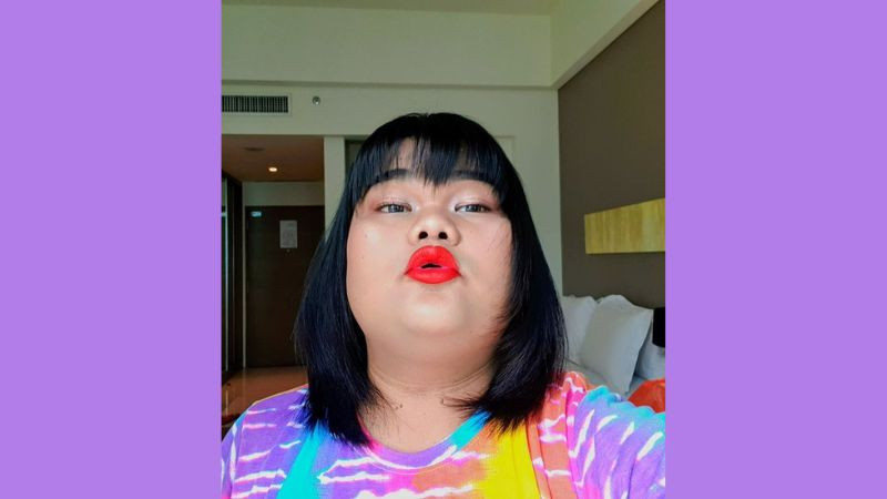 Happy Polla tạo dáng tự tin trước ống kính