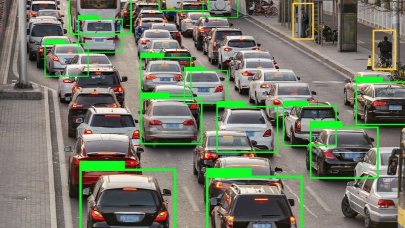 Hệ thống điều khiển giao thông thông minh sử dụng AI, tối ưu hóa luồng xe và an toàn