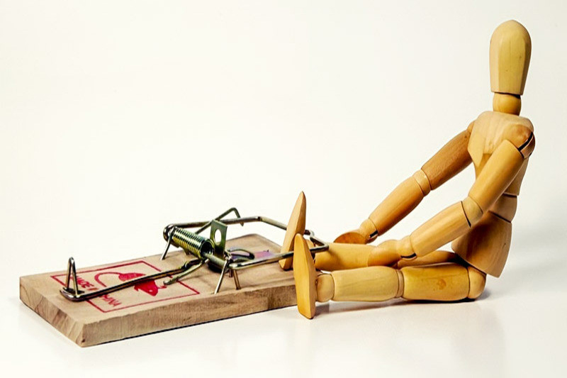 Hình ảnh ẩn dụ về cạm bẫy trong cuộc sống