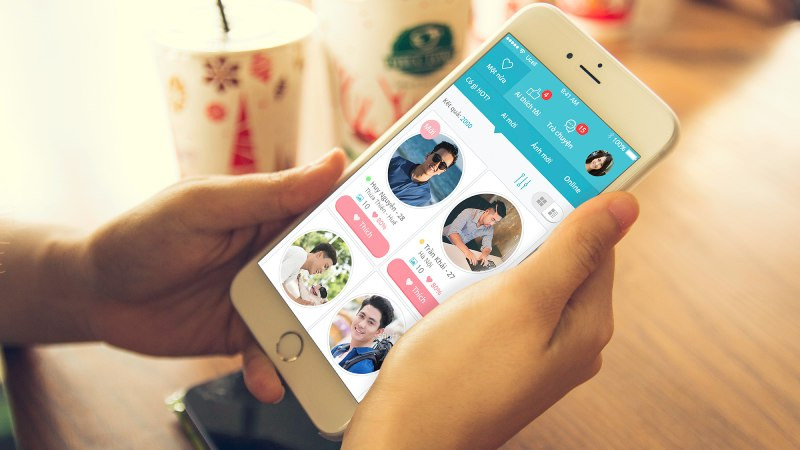 Hình ảnh ẩn dụ về việc nhanh chóng thay đổi đối tượng, liên quan đến tâm lý 'cả thèm chóng chán' trong các mối quan hệ