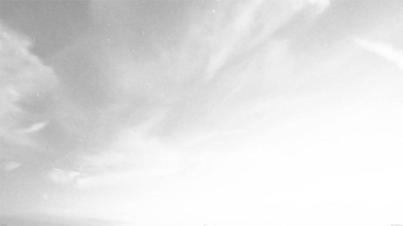 Hình ảnh bầu trời trắng tinh khôi lúc ban ngày