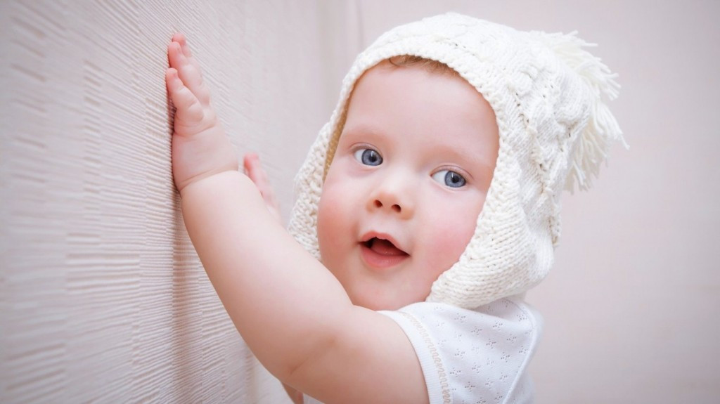 Hình ảnh bé trai hồn nhiên