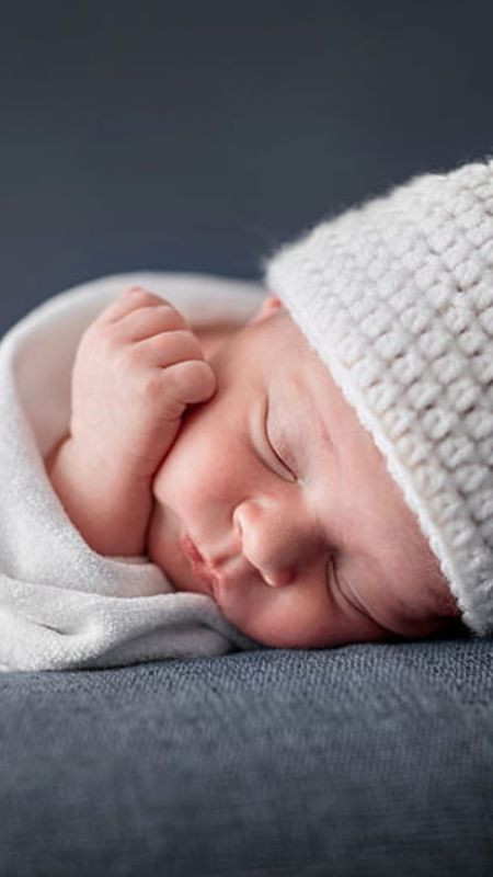 Hình ảnh bé yêu ngủ gật đáng yêu