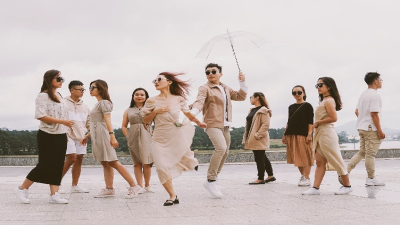 Hình ảnh biểu trưng cho sự hỗ trợ và gắn kết bền chặt, là dấu hiệu của một mối quan hệ Homie thực thụ trong cuộc sống.