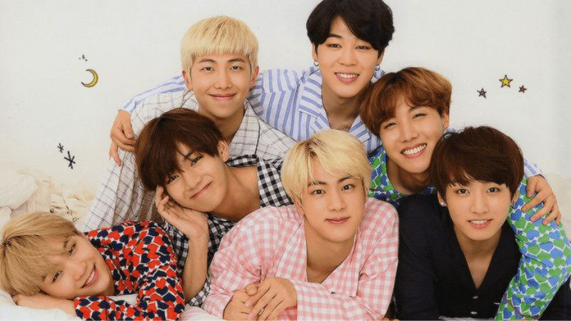 Hình ảnh BTS với nụ cười tươi tắn