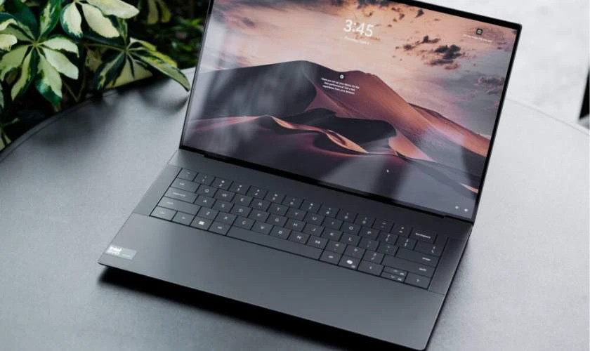 Hình ảnh cận cảnh bàn phím Dell XPS cao cấp và touchpad