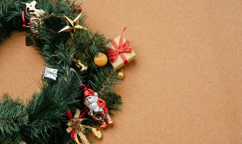 Hình ảnh cây thông Noel được trang trí lộng lẫy, chụp ở độ phân giải cao