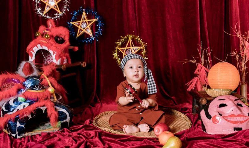 Hình ảnh chú Cuội ngồi gốc cây đa trên mặt trăng đáng yêu và gần gũi