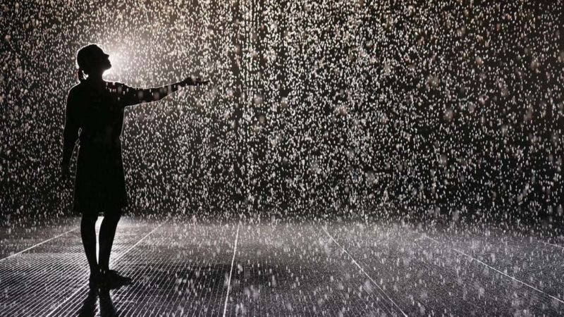 Hình ảnh cô đơn cảnh vật nhòa đi trong mưa nhìn từ xa