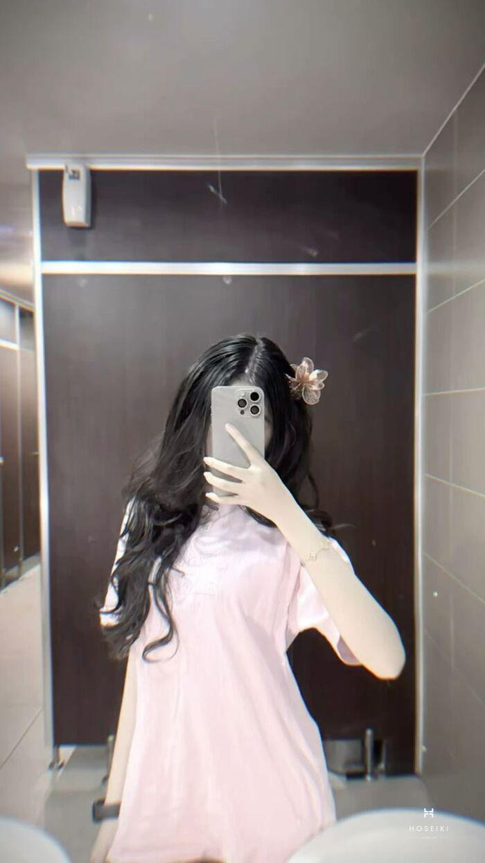 hình ảnh cô gái che mặt bí ẩn