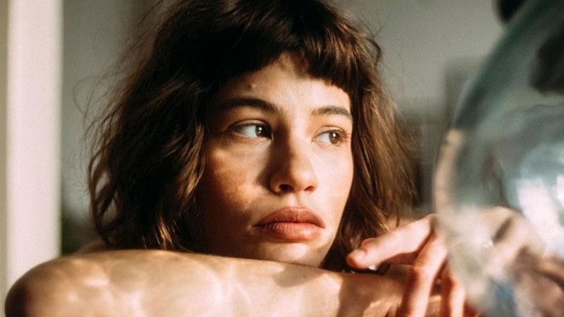 Tổng Hợp Những Bộ Ảnh Ngầu Nữ Đẹp Nhất Cho Bạn Hình ảnh cô gái ngầu làm hình nền máy tính, tạo không gian làm việc đầy phong cách