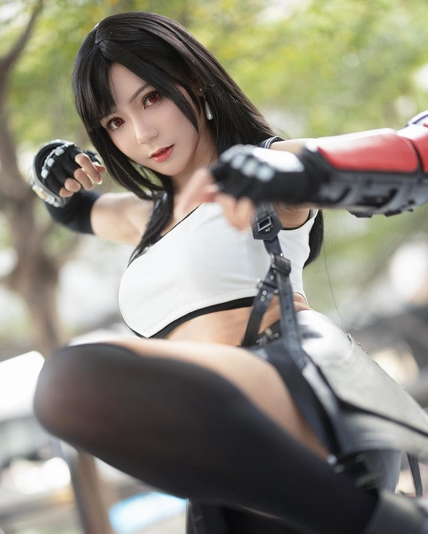Chiêm Ngưỡng Bộ Ảnh Cosplay Tifa Lockhart Tuyệt Đẹp Hình ảnh cosplay thể hiện sức mạnh và sự nữ tính của Tifa.