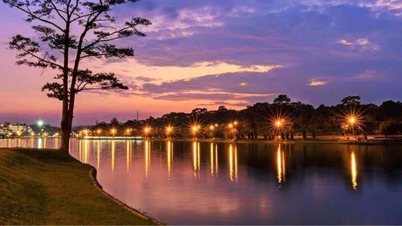 Hình ảnh Đà Lạt: Hồ Xuân Hương với những cây cầu nhỏ