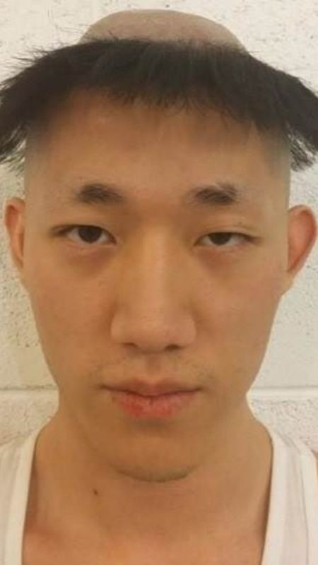 Hình ảnh độc lạ với mái tóc tạo hình chiếc mũ