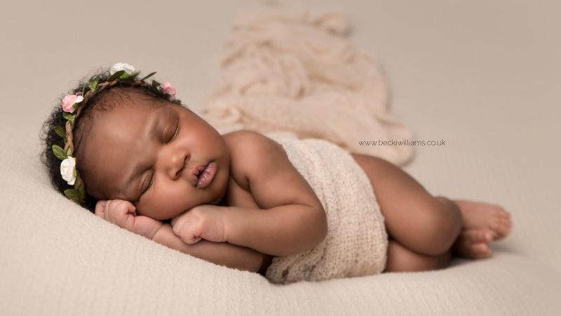 Hình ảnh em bé bụ bẫm đáng yêu chất lượng 4K