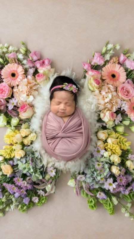 Hình ảnh em bé đáng yêu trong tự nhiên