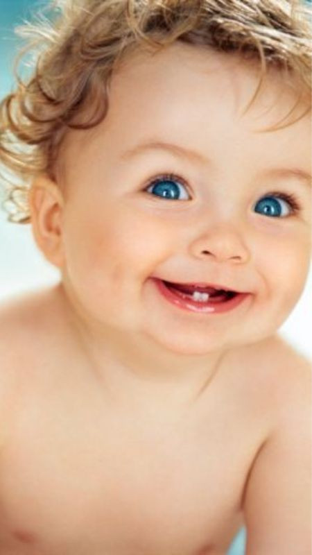 Hình ảnh em bé hồn nhiên với nụ cười