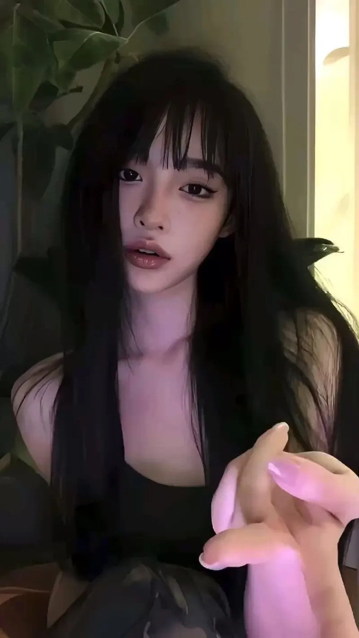 Hình ảnh gái đẹp TikTok với ánh mắt sắc sảo ngầu