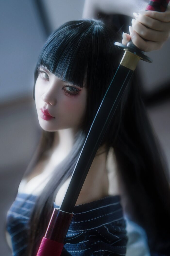 Hình ảnh gái Nhật Cosplay ấn tượng với biểu cảm lạnh lùng