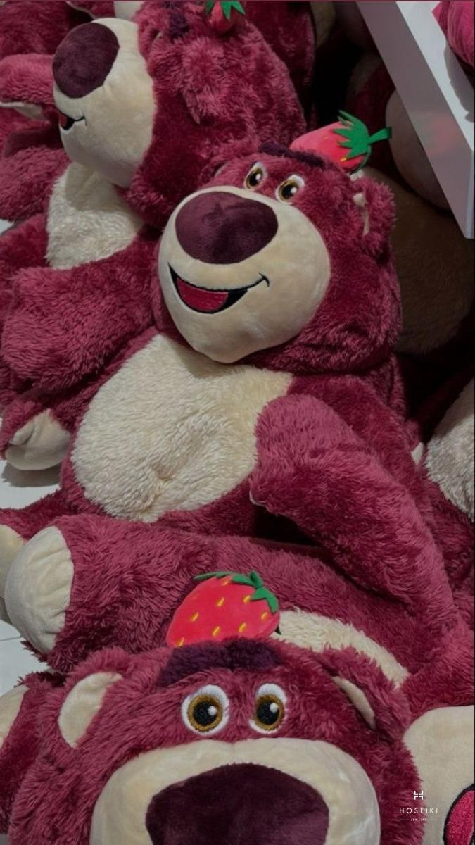 Hình ảnh gấu dâu với đôi mắt to tròn đầy cuốn hút